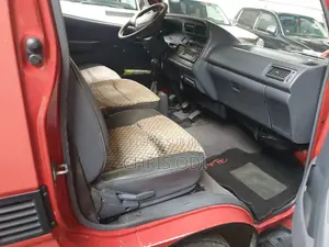 Toyota HiAce 1999 Rouge