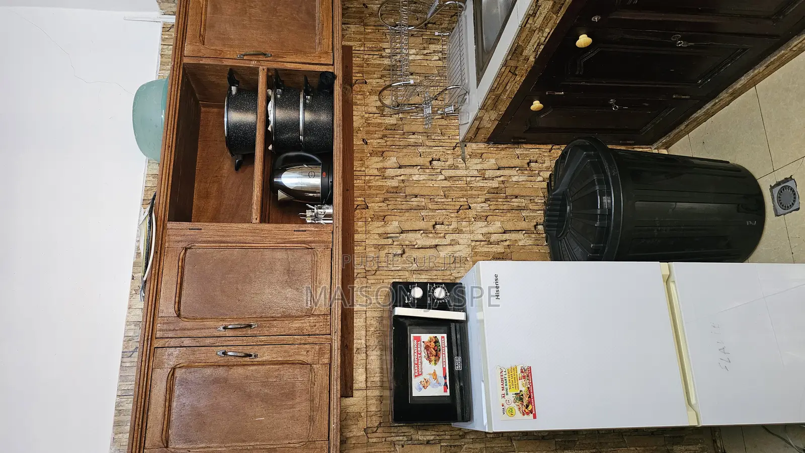 Furnished 2chbre Appartement dans Maison Jaspe, Poto-Poto à Louer