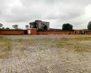 Domaine De 24 Parcelles Jumelees