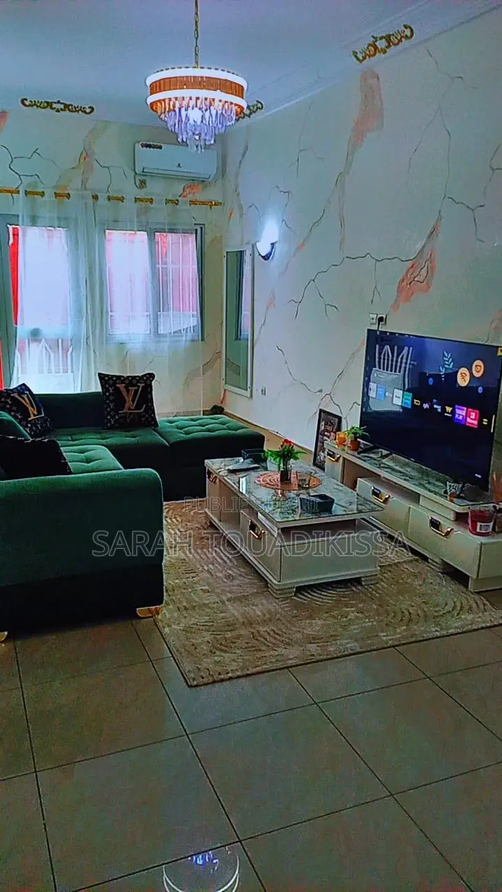 Furnished 4chbre Duplex dans Sarah Ilmoy, Bacongo à Louer